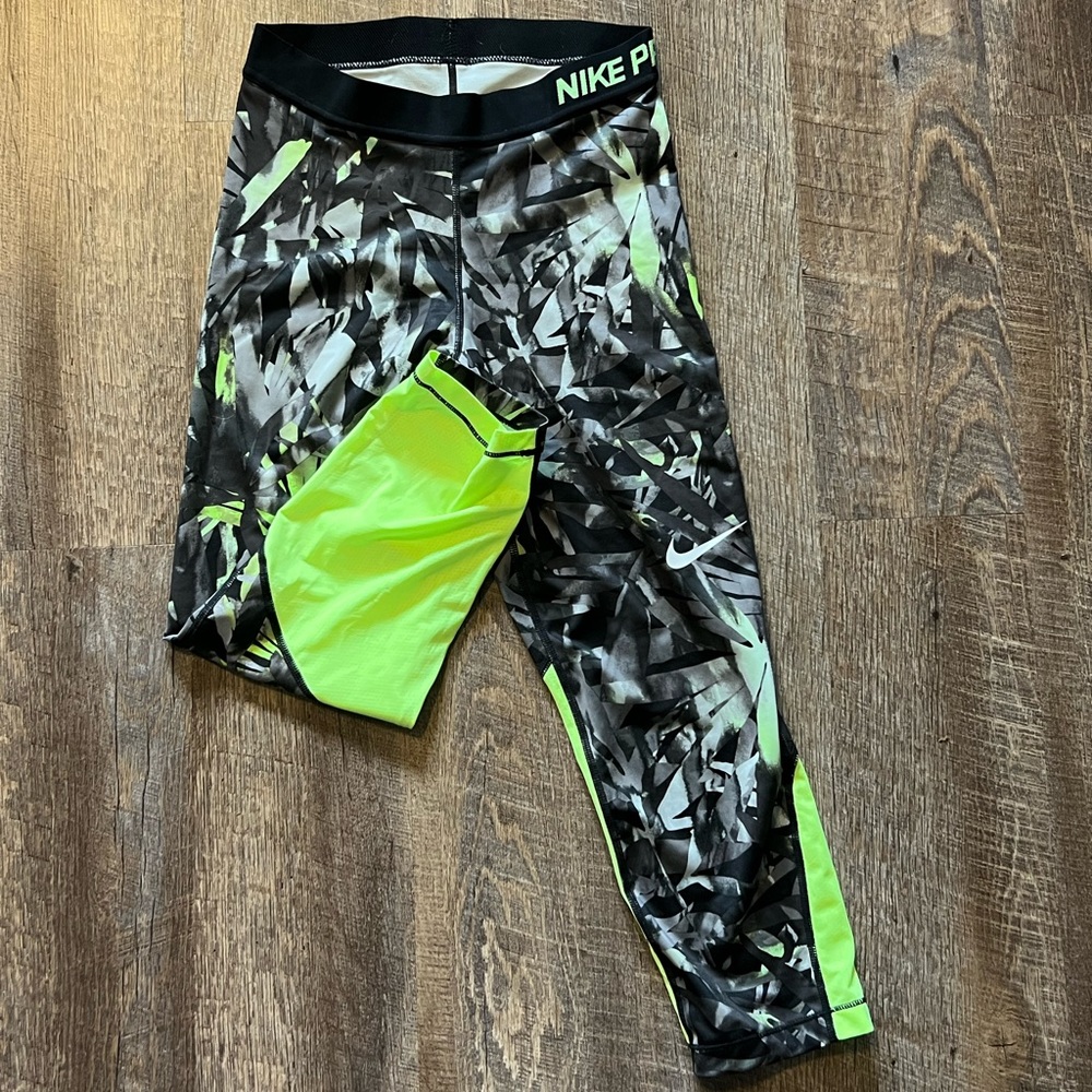 Nike Women’s Pro Workout capris